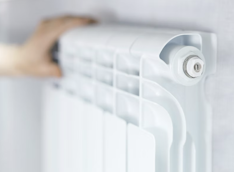 Tarjoamme kattavia huoltopalveluita ja autamme asiakasta.