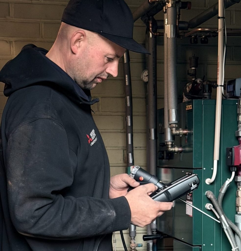 Öljypoltinhuolto omakotitaloon.