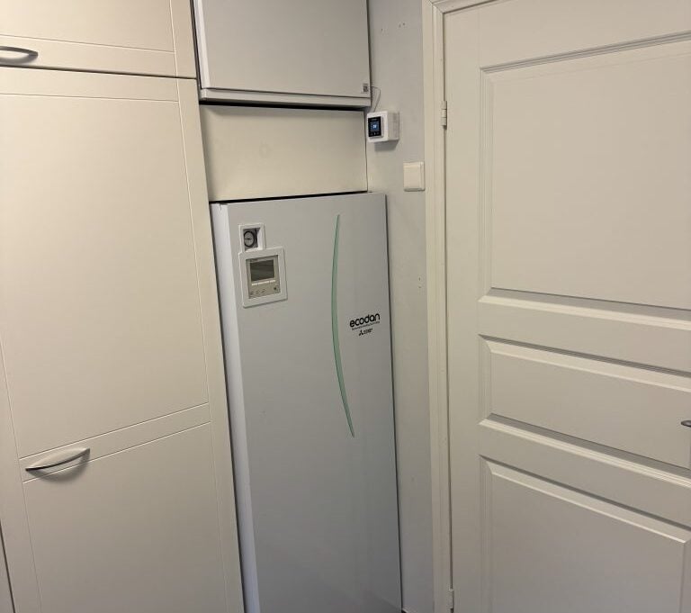 Poistoilmalämpöpumpun vaihtaminen kannattaa - pumppu asennettuna.