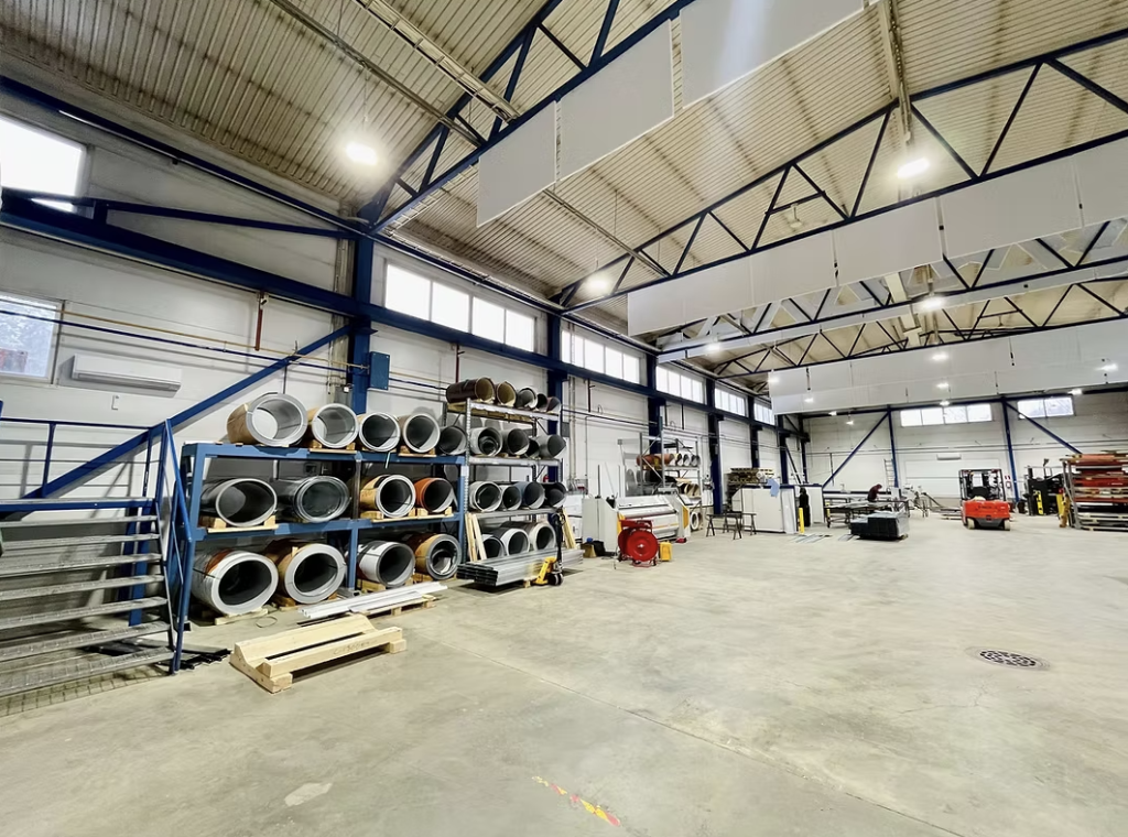 Ilmalämpöpumput halleihin ja suuriin kiinteistöihin.