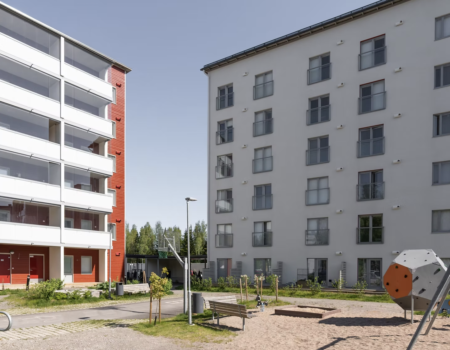 Lämpöpumput suuriin kiinteistöihin esimerkiksi kerrostaloihin.