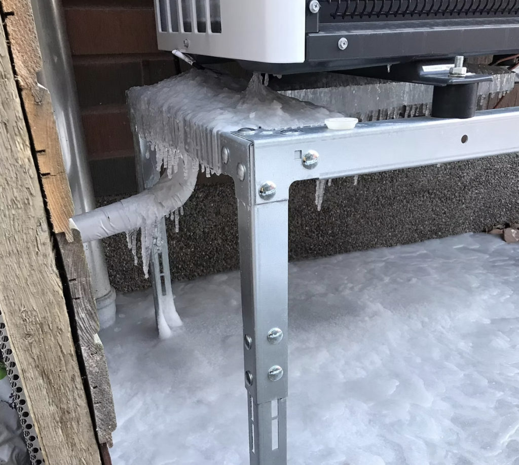 Ilma-vesilämpöpumpun sulatusvesien hallinta.